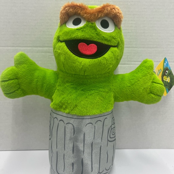Sesame Street Oscar the Grouch Plush Toy - Picture 1 of 4